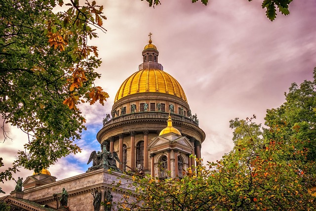cathedral in city-buildings-2