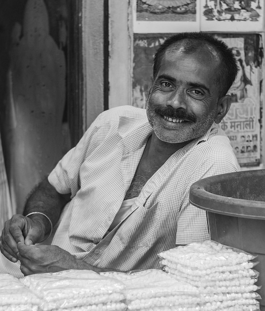 shopkeeper in shopping-money-3