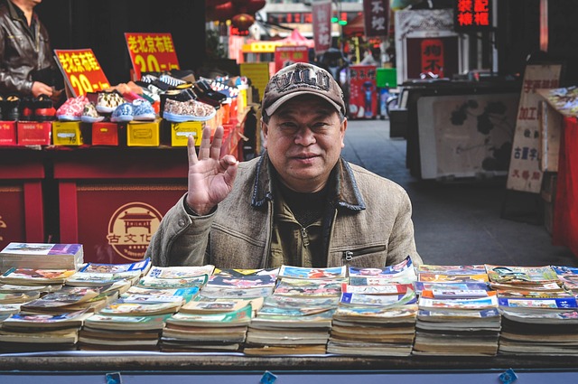 salesman in shopping-money-2