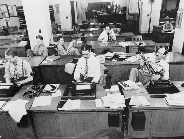 typewriter in workplace-office-2