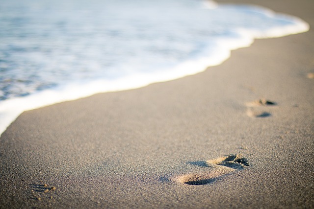 footstep in city-buildings-2